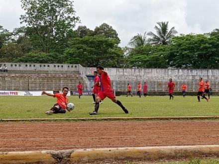 TIM SEPAK BOLA KECAMATAN RAKIT DERITA KEKALAHAN PADA PERTANDINGAN PERDANA PORADES 2023